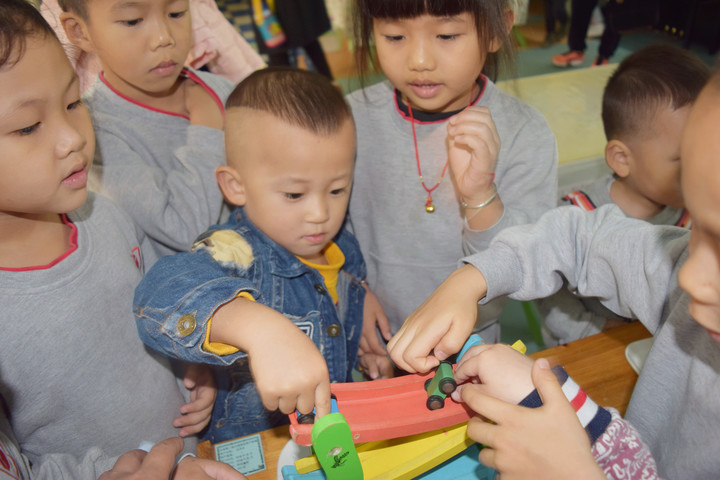 小小的手兒，大大的愛 ——少年宮小寶寶到公明二幼觀摩體驗啦