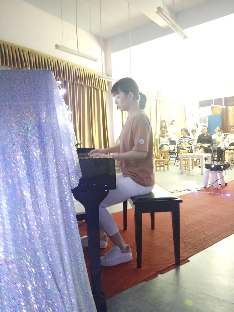 “以琴會友，以歌相伴”——園內(nèi)教師鋼琴比賽