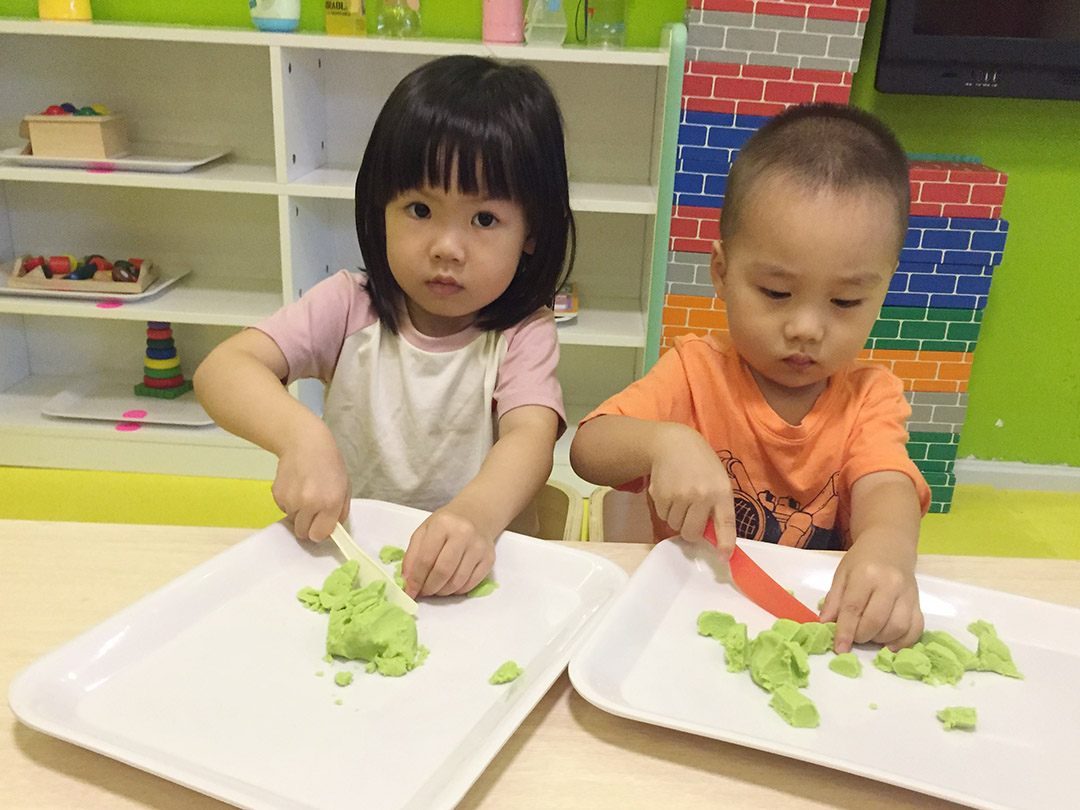 〈萬科第五園中心〉遠(yuǎn)恒佳早教萬科第五園中心日?；顒?· 貼花