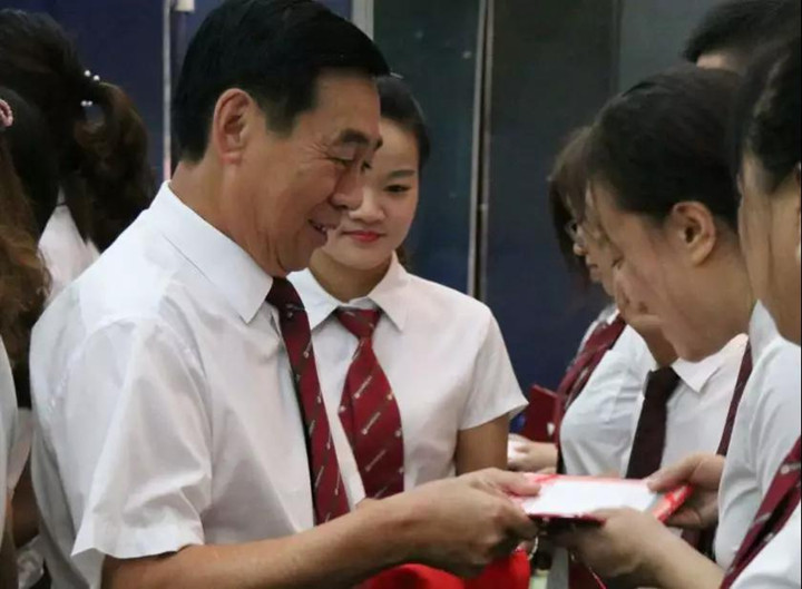 人勤效率高，和衷氣象新，龍華中英文實(shí)驗(yàn)學(xué)校新學(xué)期開學(xué)井然有序