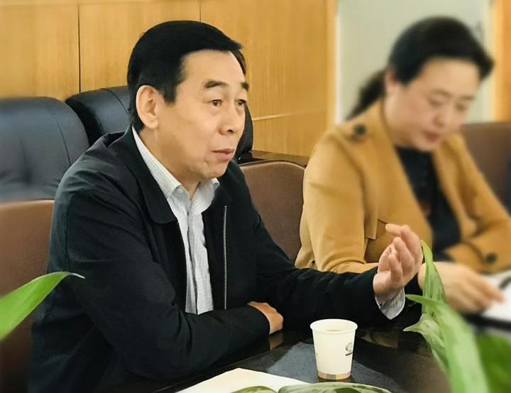 我校教育國(guó)際化特色建設(shè)迎來(lái)“區(qū)中小學(xué)特色教育實(shí)驗(yàn)學(xué)?！表?xiàng)目中期檢查