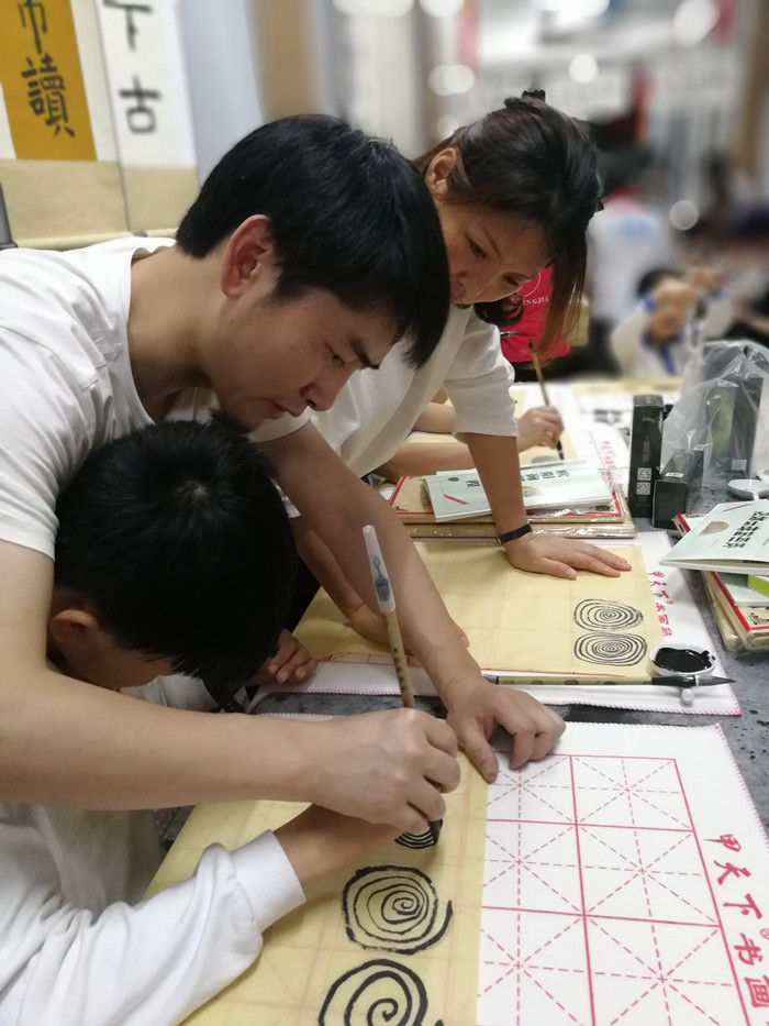親子同練，家校共建，龍華中英文“家長社團(tuán)”有聲有色