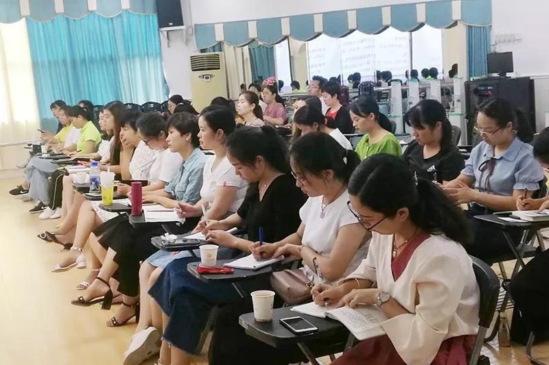 聚焦課程建設(shè)，提高品質(zhì)發(fā)展