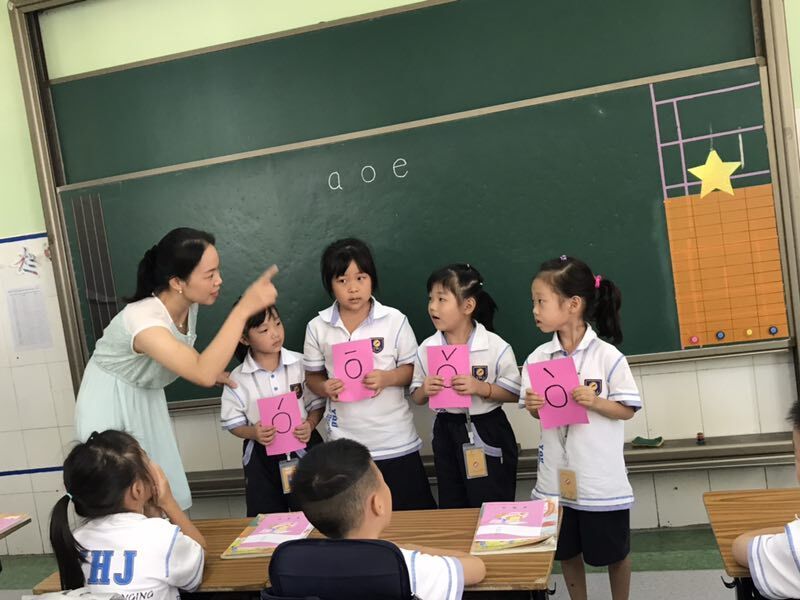 落實(shí)“兩個(gè)常規(guī)”，實(shí)施“青藍(lán)工程” ——小學(xué)低年級(jí)段語(yǔ)文學(xué)科教研重實(shí)訓(xùn)