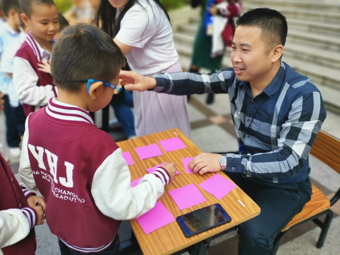 拓展數(shù)學(xué)思維，提升學(xué)科素養(yǎng) ——小學(xué)部開展數(shù)學(xué)學(xué)科周系列活動