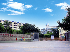 深圳市龍華中英文實(shí)驗(yàn)學(xué)校獲“深圳市優(yōu)質(zhì)民辦學(xué)校年度獎(jiǎng)”，并獲《南方都市報(bào)》專(zhuān)版報(bào)道